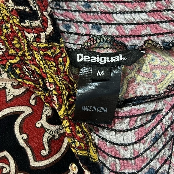 Desiguel Women’s Bold Print Turtleneck Sweater - Picture 2 of 4